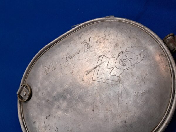 world-war-one-1910-pattern-mess-kit-with-trench-art-of-soldier-initials-on-top-and-bottom-utensils-including