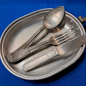 world-war-one-1910-pattern-mess-kit-with-trench-art-of-soldier-initials-on-top-and-bottom-utensils-including