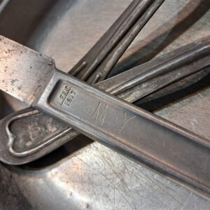 world-war-one-1910-pattern-mess-kit-with-trench-art-of-soldier-initials-on-top-and-bottom-utensils-including
