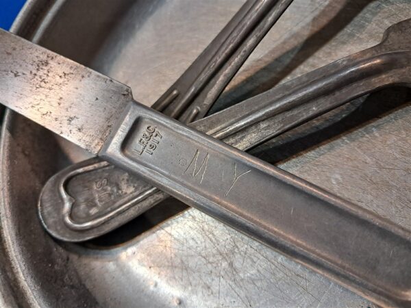 world-war-one-1910-pattern-mess-kit-with-trench-art-of-soldier-initials-on-top-and-bottom-utensils-including