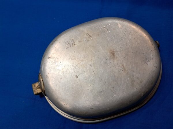 world-war-one-1910-pattern-mess-kit-with-trench-art-of-soldier-initials-on-top-and-bottom-utensils-including