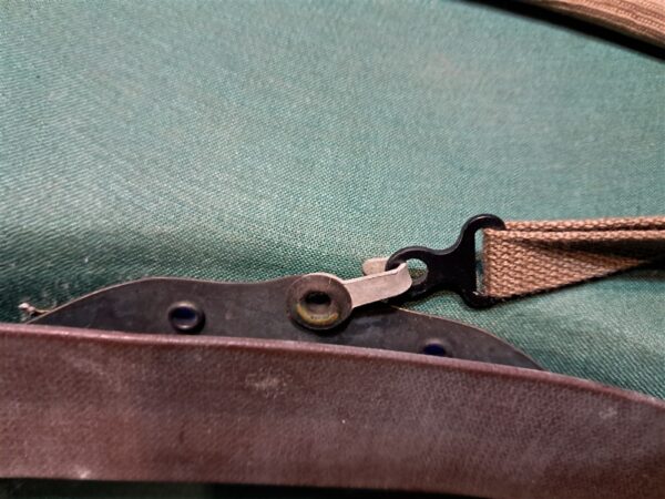 world-war-two-marine-navy-army-type-pith-helmet-tan-with-sweat-band-and-chin-strap-excellent-conditon-dated-1944