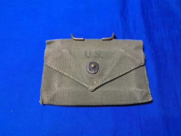 pouch-compass-1953 korean-war-1953-dated-first-aide-pouch-by-white-bush-company-excellent-condition