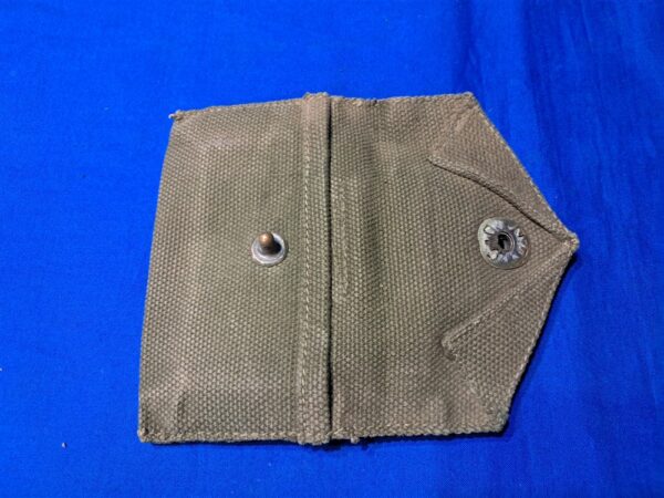 korean-war-1953-dated-first-aide-pouch-by-white-bush-company-excellent-condition