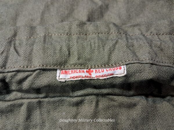 world-war-two-shaving-apron-in-herring-bone-material-mint-unissued-condition-with-red-cross-tag