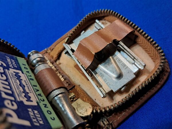 vietnam-war-era-small-shave-kit-by-gillette-for-hygine-field-kit-of-soldiers