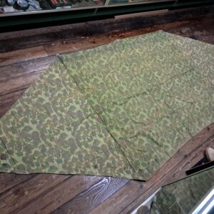 world-war-two-united-states-marines-shelter-half-frog-camo-design-excellent-condition-1-small-tear