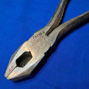 world-war-two-signal-corps-linesman-plier-set-for-field-radio-wire-set-up-and-other-duties-canvas-waterproof case