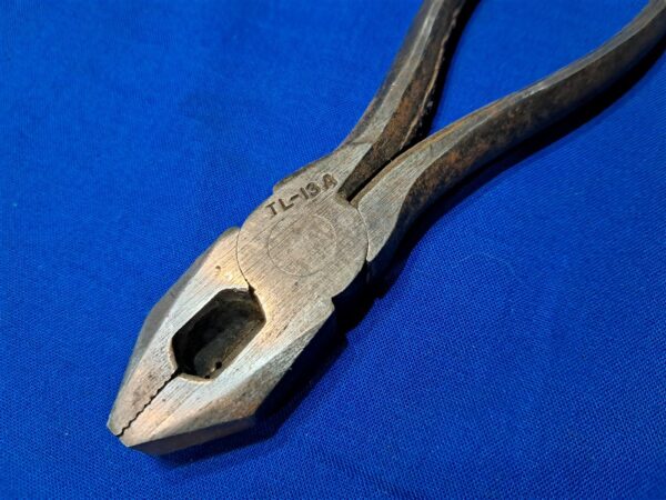 world-war-two-signal-corps-linesman-plier-set-for-field-radio-wire-set-up-and-other-duties-canvas-waterproof case