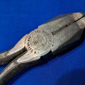 world-war-two-signal-corps-linesman-plier-set-for-field-radio-wire-set-up-and-other-duties-canvas-waterproof case