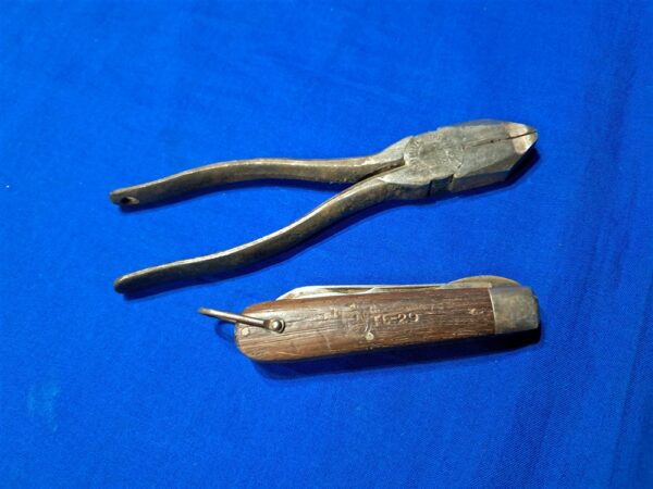 world-war-two-signal-corps-linesman-plier-set-for-field-radio-wire-set-up-and-other-duties-canvas-waterproof case