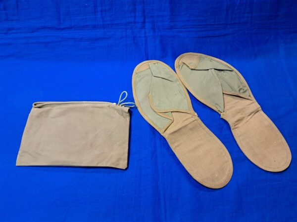world-war-two-set-of-slippers-in-cotton-cloth-carrying-case-with-string-slipper-excellent-condition