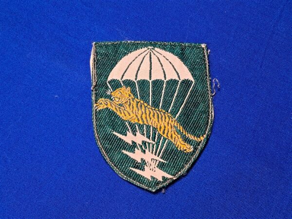 special-forces-arvn vietnam-arvin-special--forces-patch-woven-uniform-removed-2nd-pattern