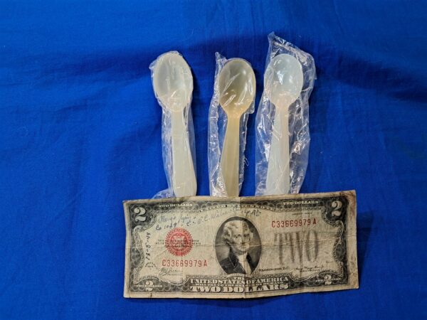 vietnam-war-set-of-tree-c-ration-spoons-for-helmets-and-components-plastic-in-original-wrap