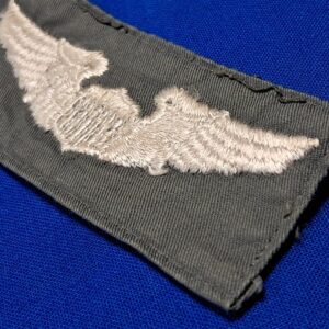 vietnam-war-early-flight-jacket-pair-of-embroidered-wings-on-nylon-rayon-material-full-size-white-uniform-removed