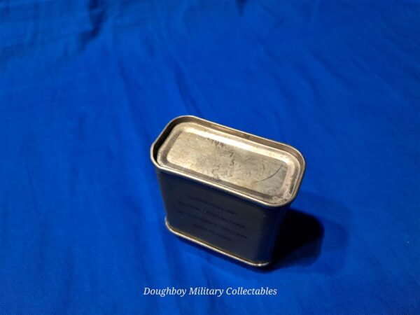 world-war-two-rifle-oil-2-ounce-can-for-cartridge-belt-in-the-battlefield-1944-dated
