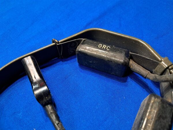 vietnam-war-era-throat-microphone-grc-267-plastic-neck-band-for-pilot-flight-helmets