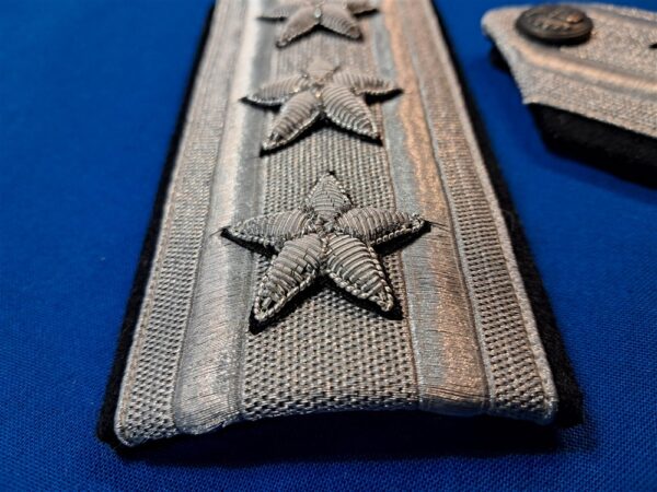 vietnam-war-period-lieutenant-general-shoulder-boards-full-bullion-with-hand-sewn-on-stars-excellent-condition
