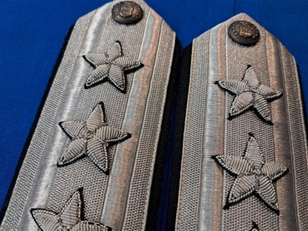 vietnam-war-period-lieutenant-general-shoulder-boards-full-bullion-with-hand-sewn-on-stars-excellent-condition