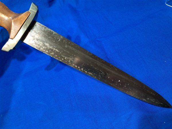 german-world-war-two-ground-dagger-early-s-a-pattern-1933-with-nickel-silver-fittings-excellent-condition-with-scabbard