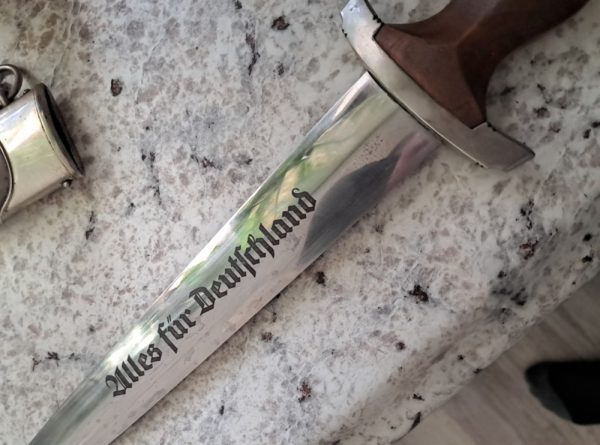 german-world-war-two-ground-dagger-early-s-a-pattern-1933-with-nickel-silver-fittings-excellent-condition-with-scabbard