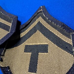 world-war-two-army-soldier-technician-5th-class-rank-shoulder-chevrons