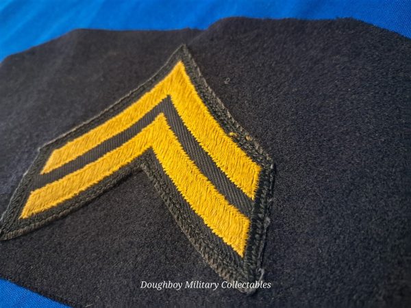 korean-war-era-arm-insignia-for-acting-corporal-blue-felt-with-cut-edge-rank