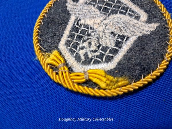 world-war-two-german-luftwaffe-drivers-sleeve-rating-badge-with-gold-trim-for-long-service-mint-condition