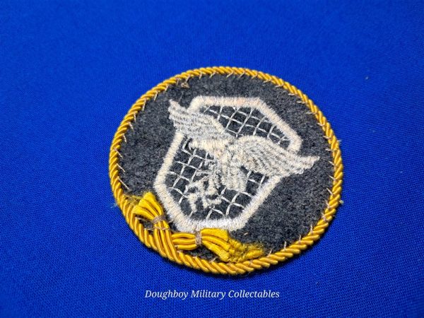 world-war-two-german-luftwaffe-drivers-sleeve-rating-badge-with-gold-trim-for-long-service-mint-condition