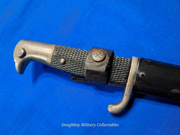 german-world-war-one-fighting-knife-officers-private-purchase-model-by-carl-eick-horn-with-squirrels-back-to-back