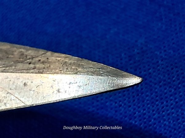 german-world-war-one-fighting-knife-officers-private-purchase-model-by-carl-eick-horn-with-squirrels-back-to-back