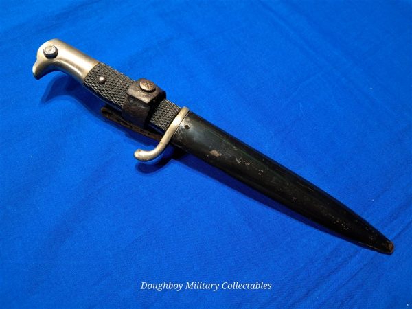 german-world-war-one-fighting-knife-officers-private-purchase-model-by-carl-eick-horn-with-squirrels-back-to-back