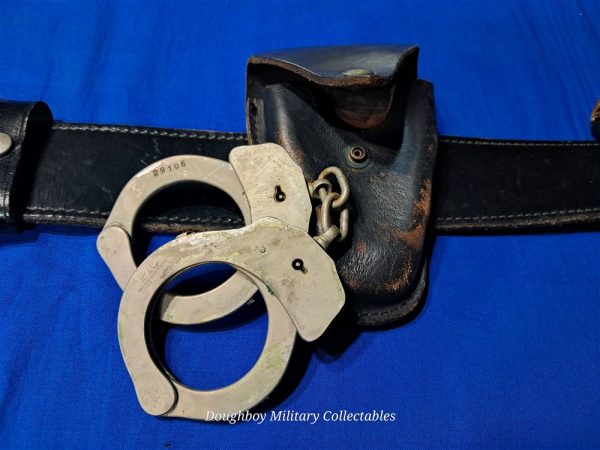 late-vietnam-war-air-military-police-force-basic-leather-belt-set-with-holster-hand-cuffs