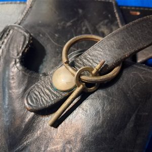 late-vietnam-war-air-military-police-force-basic-leather-belt-set-with-holster-hand-cuffs