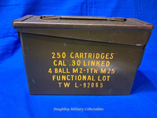 korean-war-ammunition-can-box-by-united-manufacturing-for-250-rounds-machine-gun