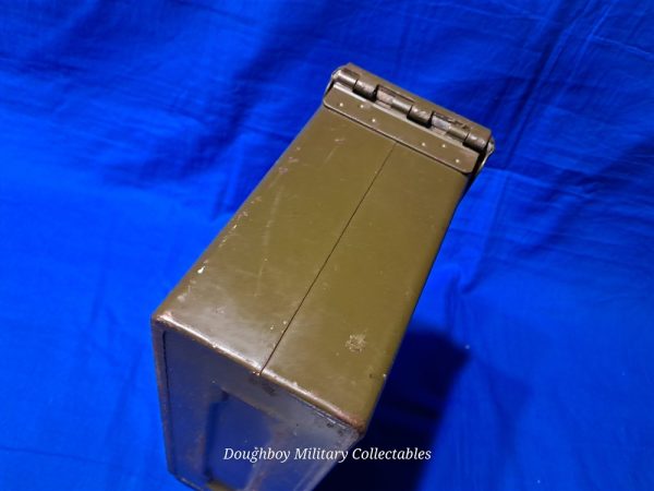 korean-war-ammunition-can-box-by-united-manufacturing-for-250-rounds-machine-gun