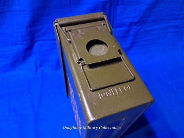 korean-war-ammunition-can-box-by-united-manufacturing-for-250-rounds-machine-gun