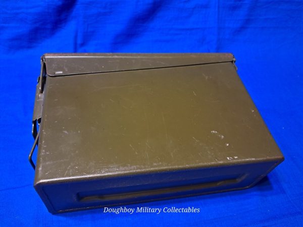 korean-war-ammunition-can-box-by-united-manufacturing-for-250-rounds-machine-gun