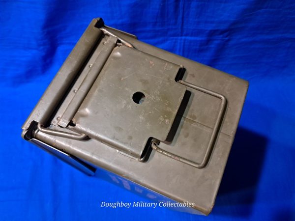 vietnam-war-ammunition-can-for-experimental-m-82-blank-ammo-in-5-round-clips-for-auto-rifle