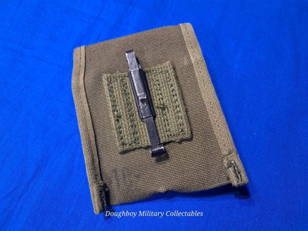 vietnam-war-medical-bandage-carrier-pouch-dated-1969-with-clip-on-back-canvas-construction-compass