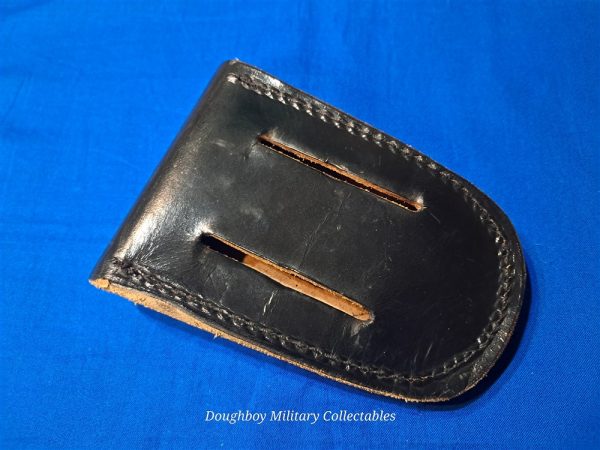 vietnam-war-set-of-hand-cuffs-in-leather-belt-carry-case-unmarked-air-police-or-army-navy-marine-corps-issue-smith-and-wesson