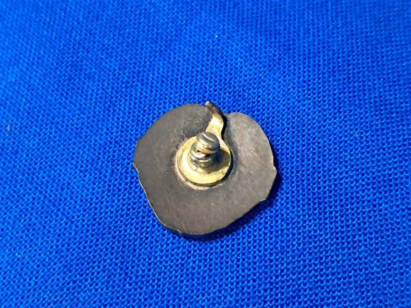 world-war-one-102-pin-for-civilian-clothing-damaged-screw-post-force-marked-bronze-26th-division-infantry