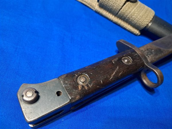 world-war-two-british-india-manufactured-type 2-mark-bayonet-short-with-original-frog-1944-dated