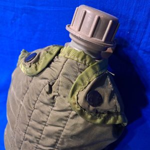 vietnam-war-era-1968-dated-canteen-group-with-all-three-pieces-cup-and-cover-unissued