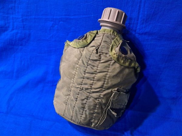 vietnam-war-era-1968-dated-canteen-group-with-all-three-pieces-cup-and-cover-unissued