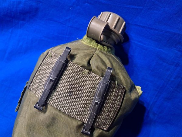 vietnam-war-era-1968-dated-canteen-group-with-all-three-pieces-cup-and-cover-unissued