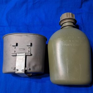 vietnam-war-era-1968-dated-canteen-group-with-all-three-pieces-cup-and-cover-unissued