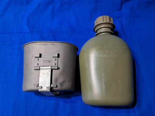 vietnam-war-era-1968-dated-canteen-group-with-all-three-pieces-cup-and-cover-unissued