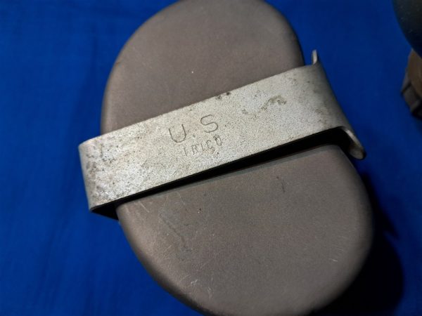 vietnam-war-era-1968-dated-canteen-group-with-all-three-pieces-cup-and-cover-unissued