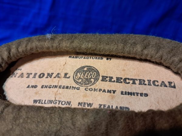 world-war-two-commonwealth-canteen-blue-enamel-wooden-stopper-zealand-with-original-felt-cover